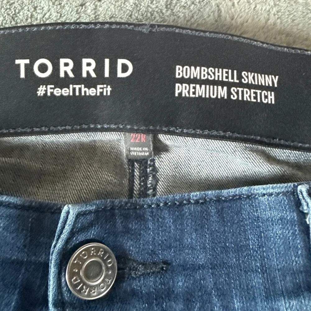 Torrid Bombshell Skinny Jeans Womens 22R Premium Stretch Medium Wash Blue Denim